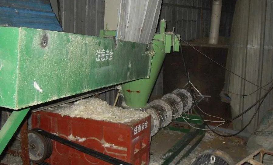 潔匠凈化·的凈工業(yè)除臭劑_羽毛粉加工腥味、苦味、惡臭味混雜，看工業(yè)除臭劑如何快速除臭！